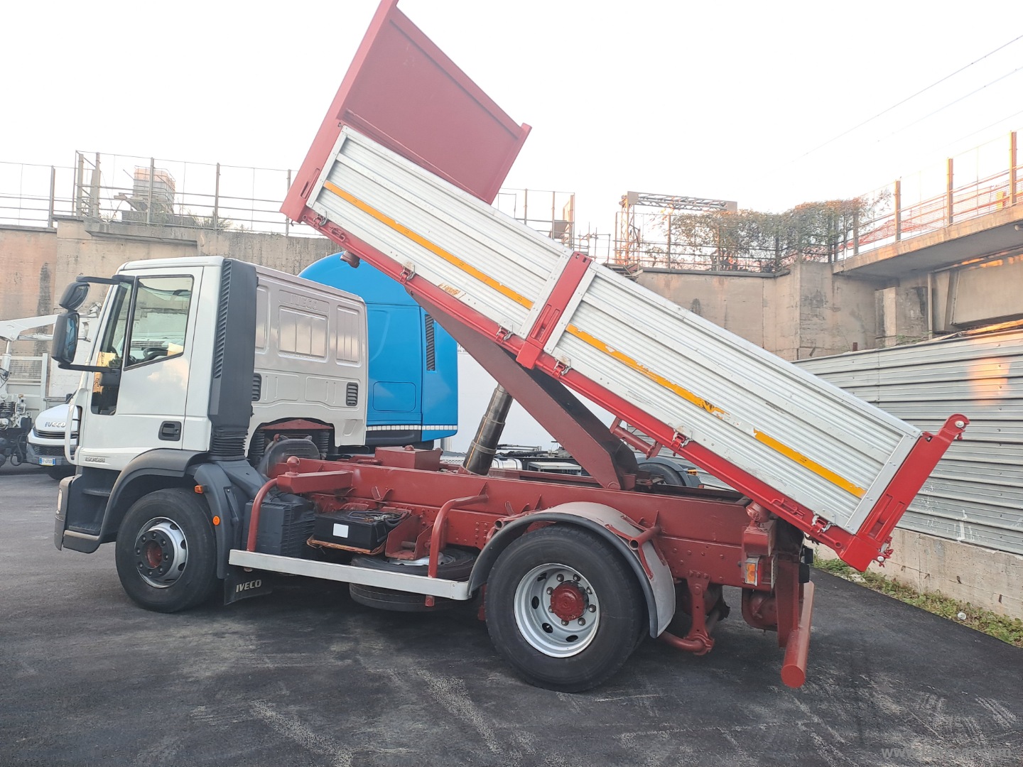 EUROCARGO 150E28 RIBALTABILE - immagine 3