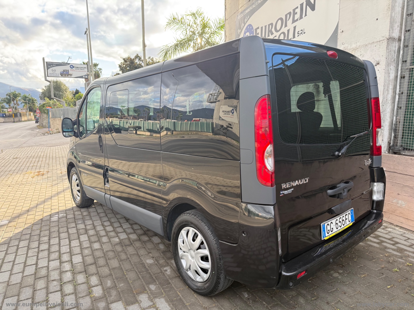 Trafic 8 POSTI 2.0 dCi 115CV - immagine 3