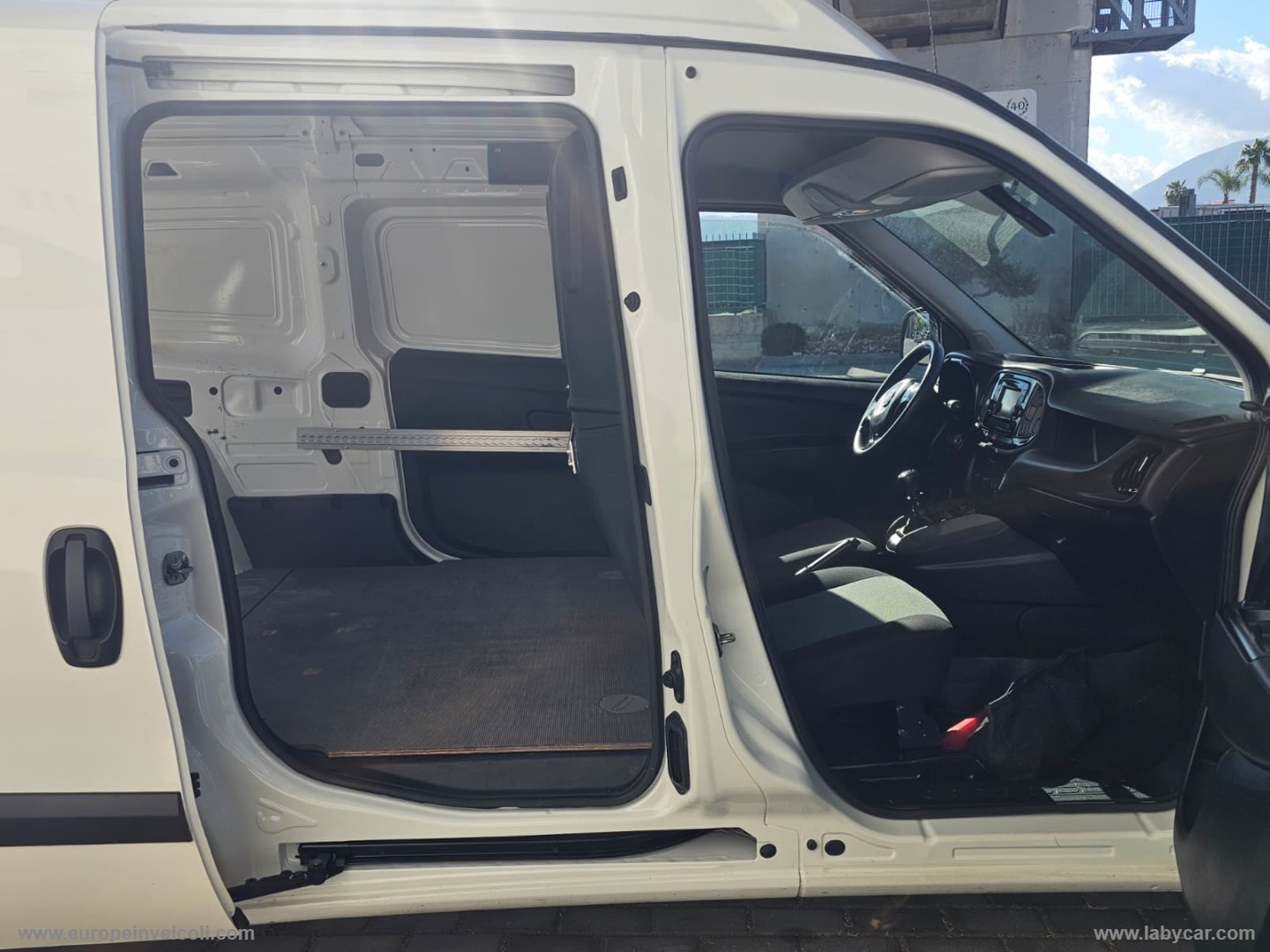 Doblò 1.6 MJT 105 PL-TA Cargo MaxiXL Bus FIAT DOBLO' - immagine 3