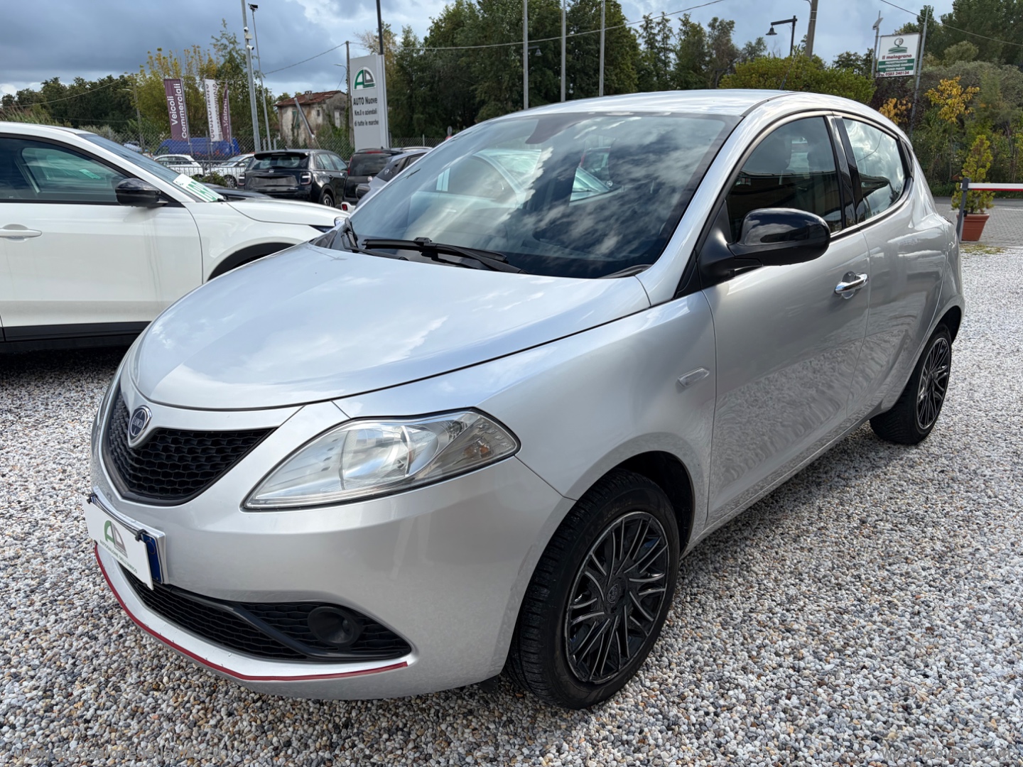 Ypsilon 1.2 69 CV 5p. S&S Gold - immagine 3