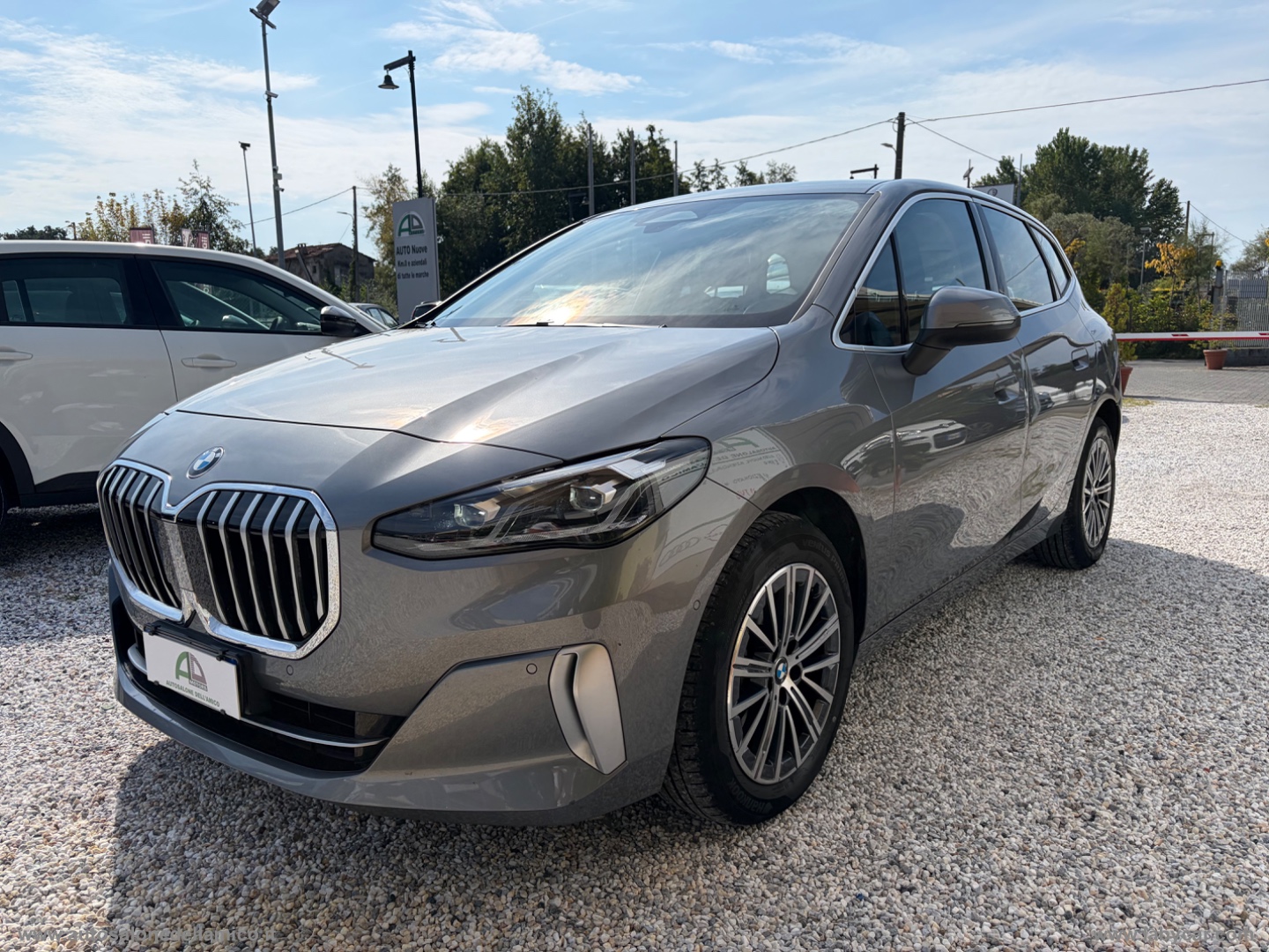 220i 48V Active Tourer Luxury - immagine 3