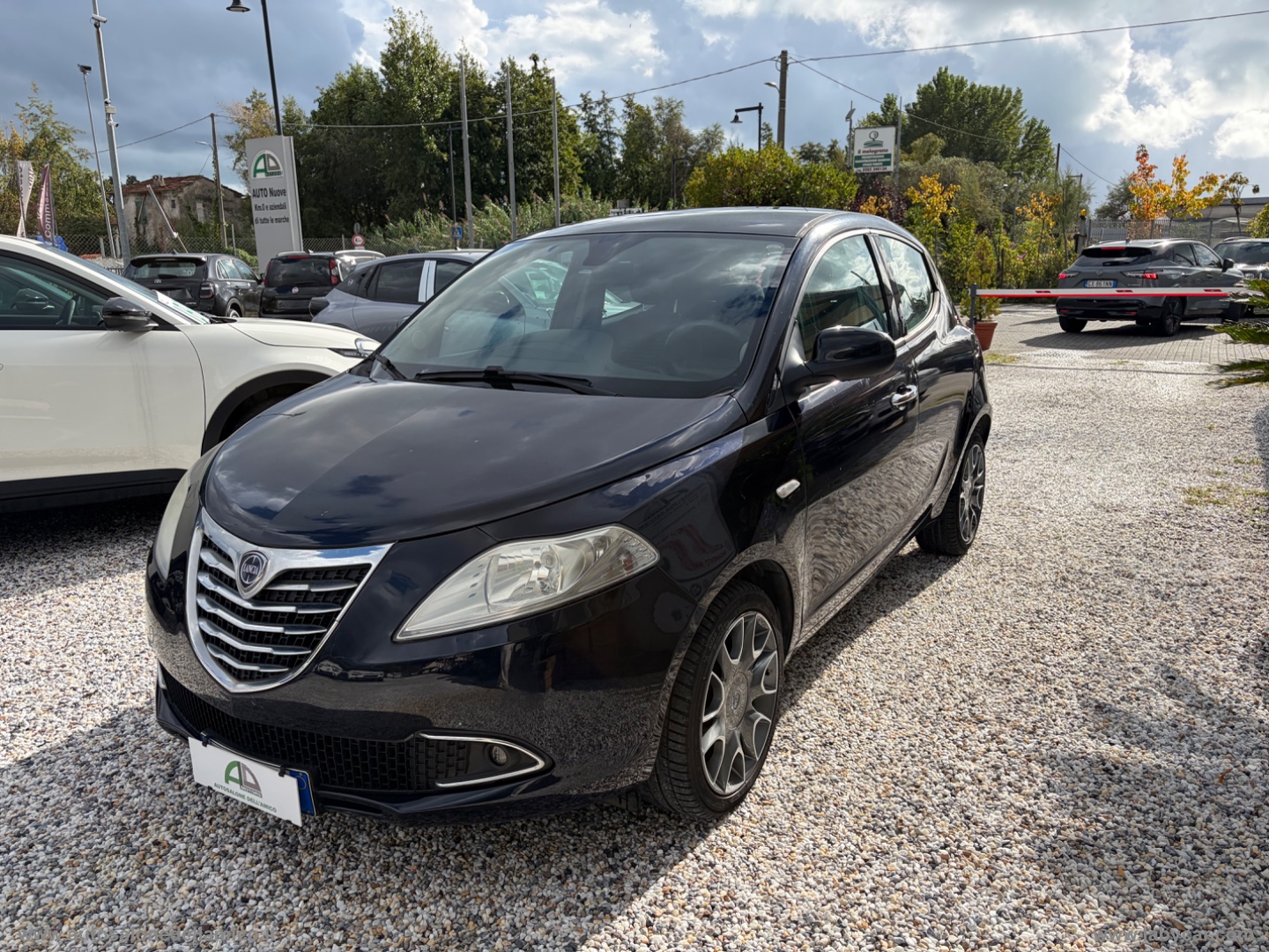 Ypsilon 0.9 T.Air 85 CV 5p. S&S DFN Gold - immagine 3