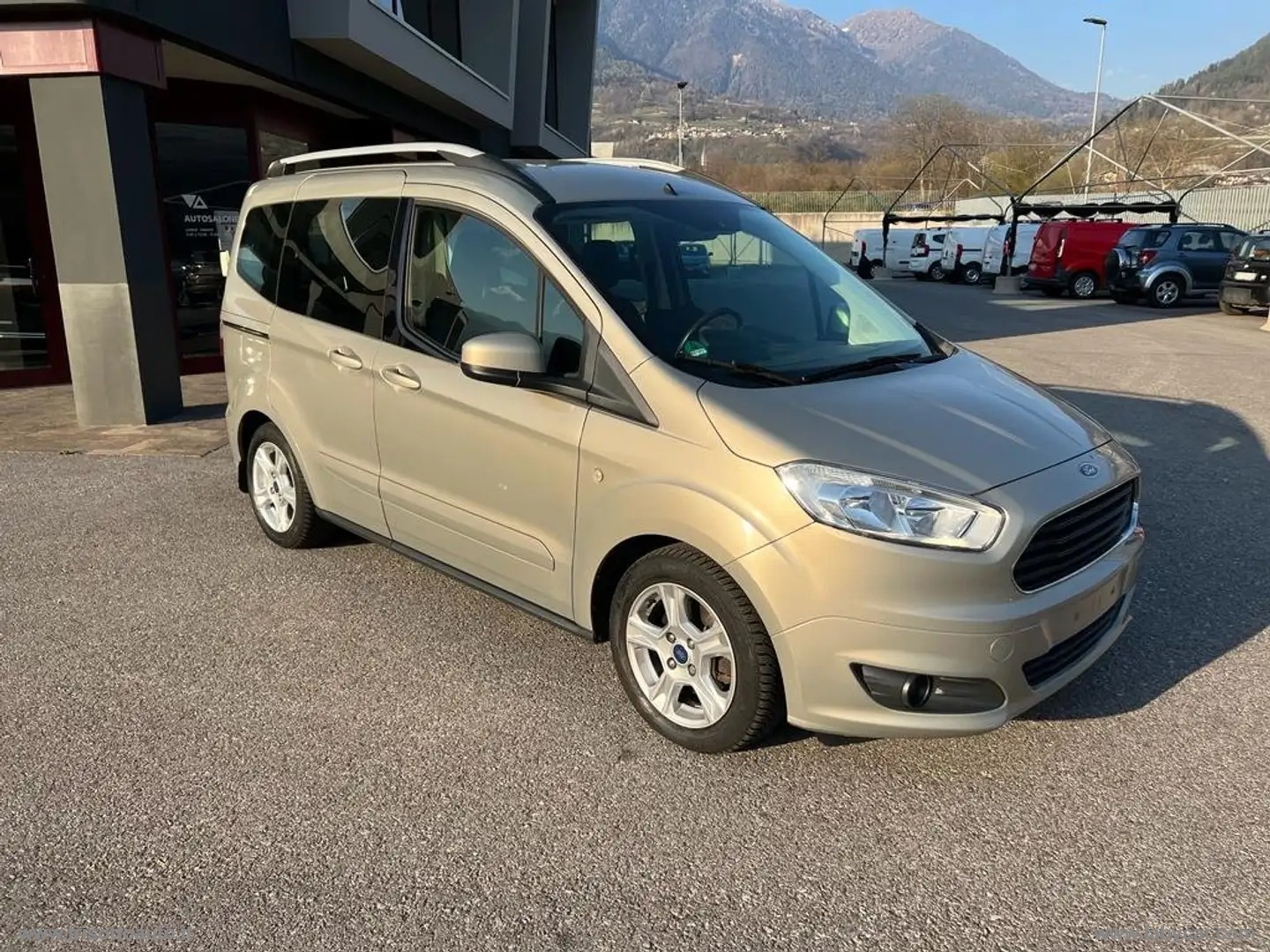 Tourneo Courier 1.0 EcoBoost 100 CV CON GANCIO TRAINO - immagine 3