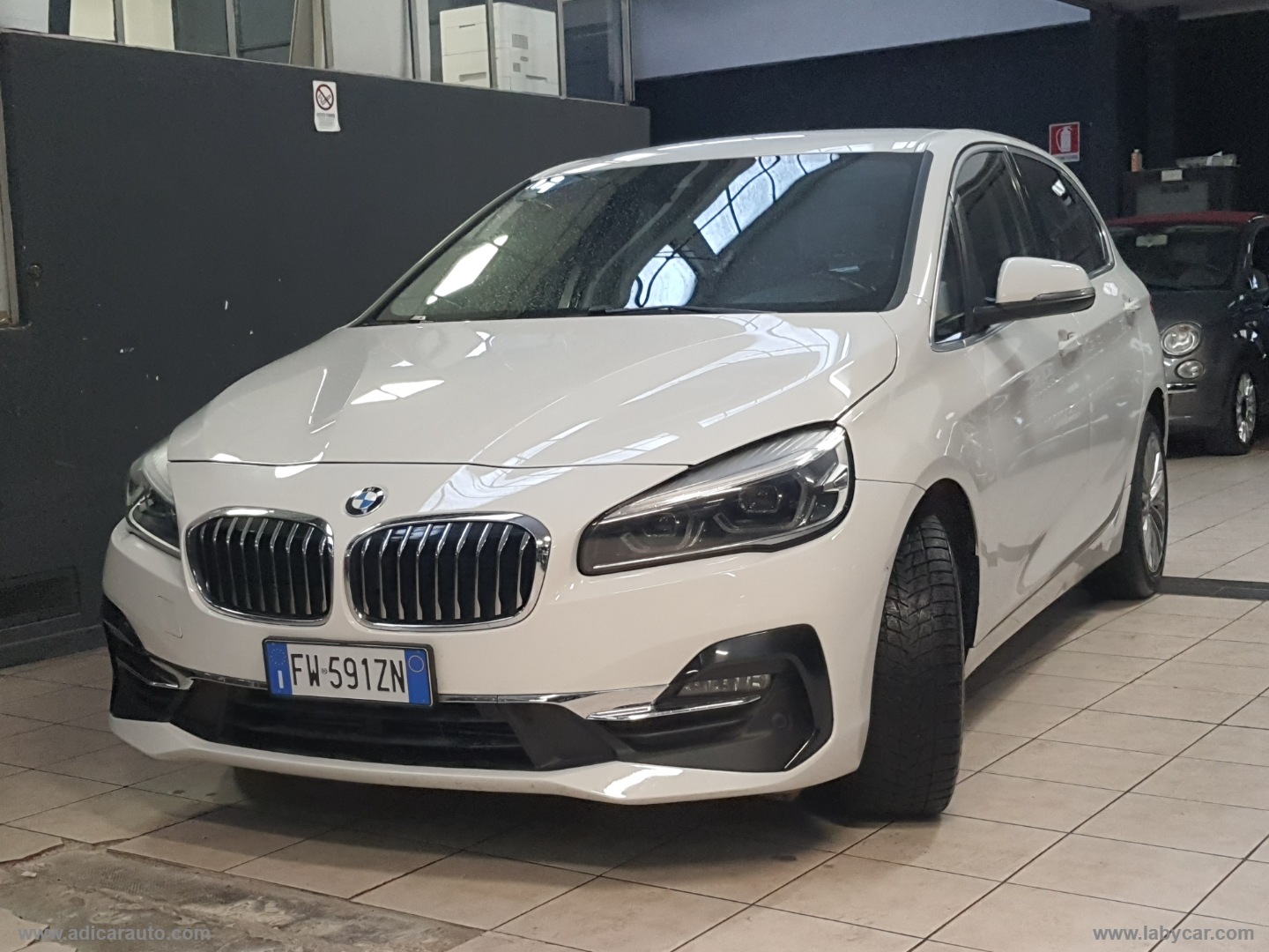 216d Active Tourer Luxury - immagine 3