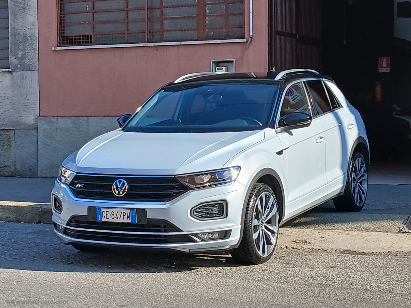 T-Roc 1.5 TSI ACT DSG R-Line - immagine 3