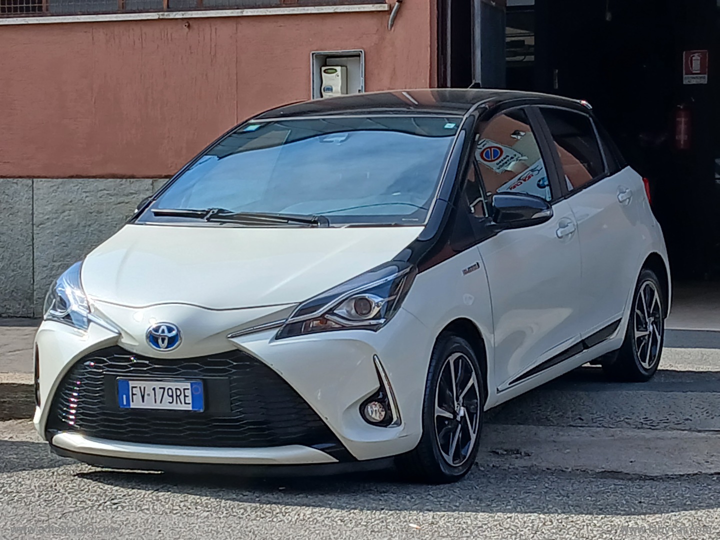 Yaris 1.5 Hybrid 5p. Trend White Ed. - immagine 3