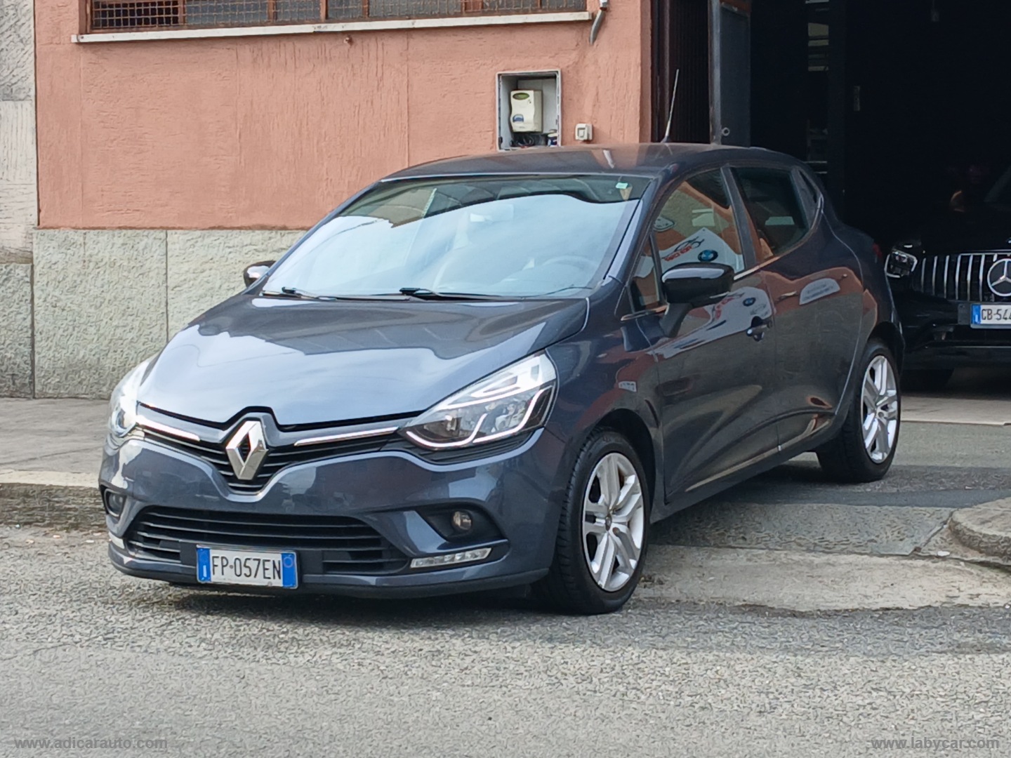 Clio TCe 12V 90 GPL S&S 5p. Energy Duel - immagine 3