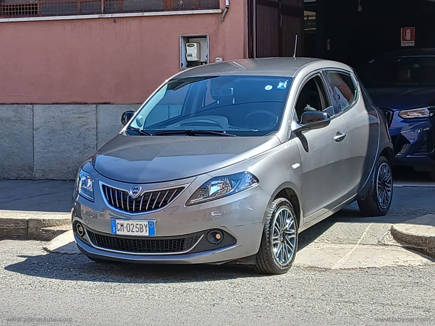 Ypsilon 1.0 FireFly 5p.S&S Hyb. Eco Gold - immagine 3