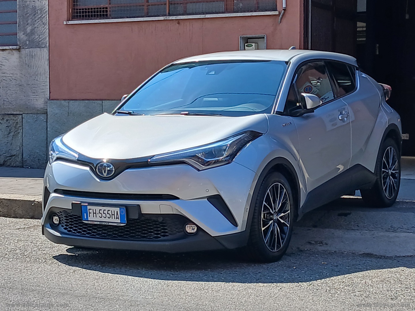 C-HR 1.8 Hybrid E-CVT Lounge - immagine 3