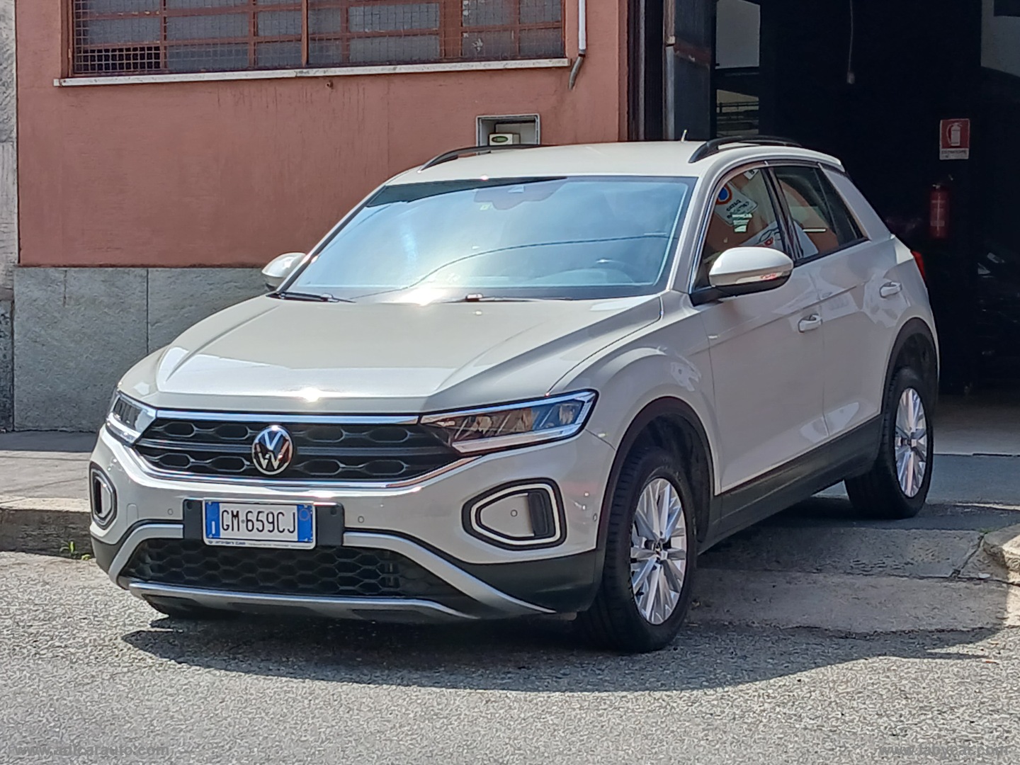 T-Roc 2.0 TDI SCR Life - immagine 3