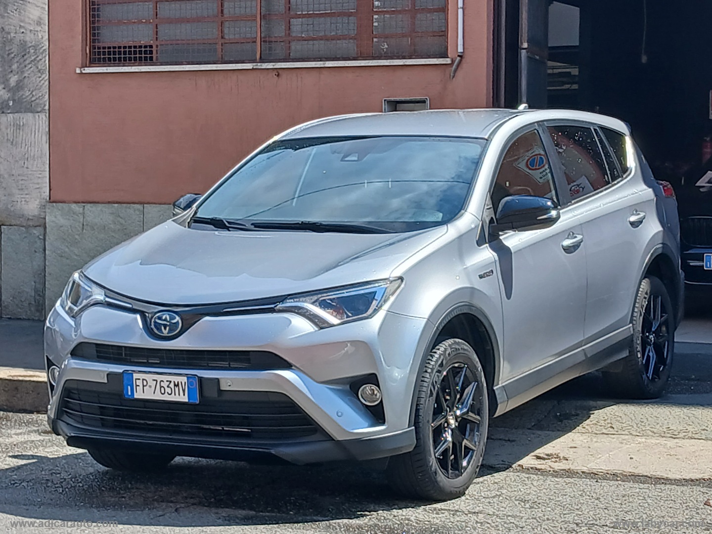 RAV4 2.5 Hybrid 2WD - immagine 3