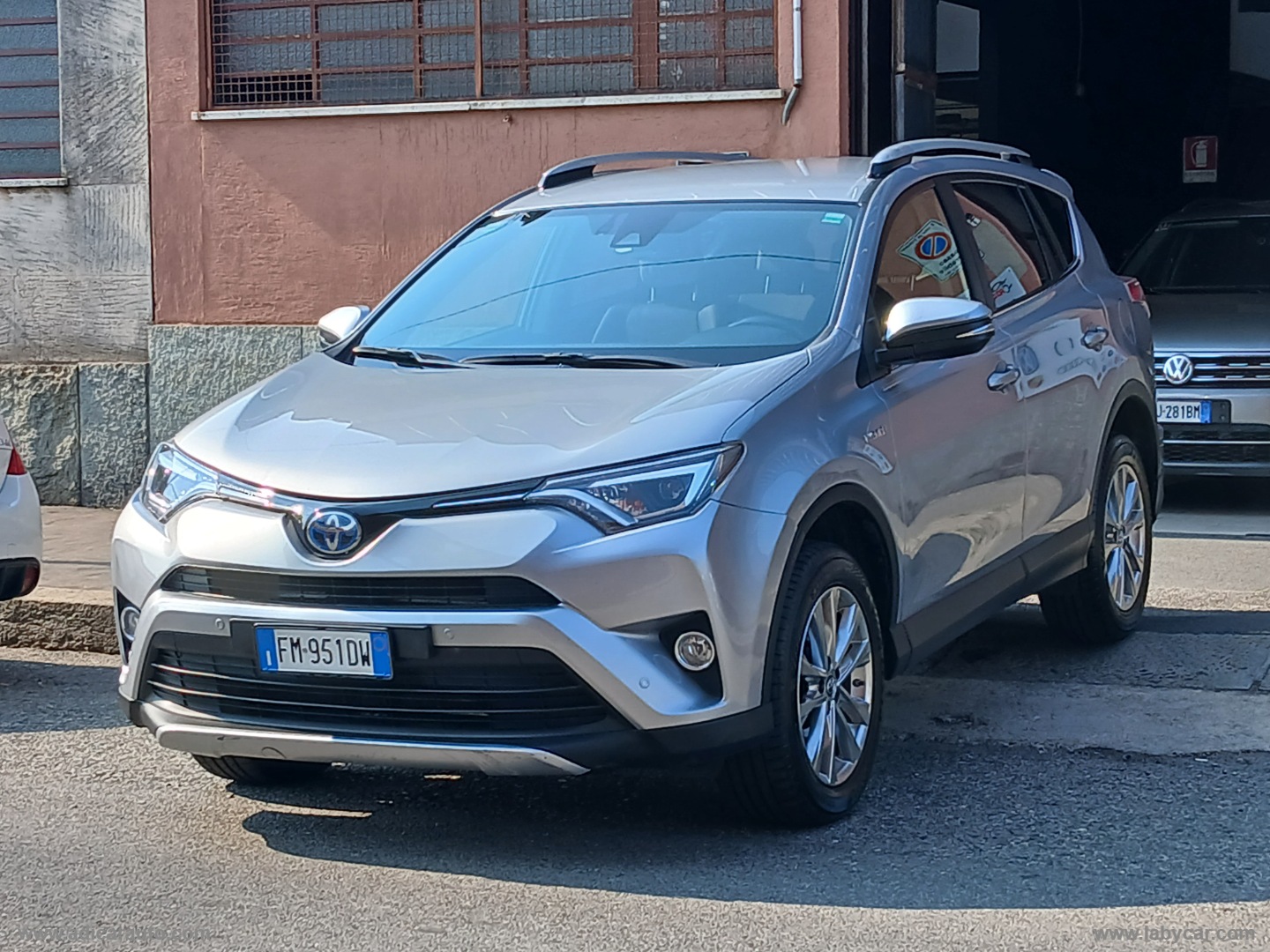RAV4 2.5 Hybrid 2WD Lounge - immagine 3