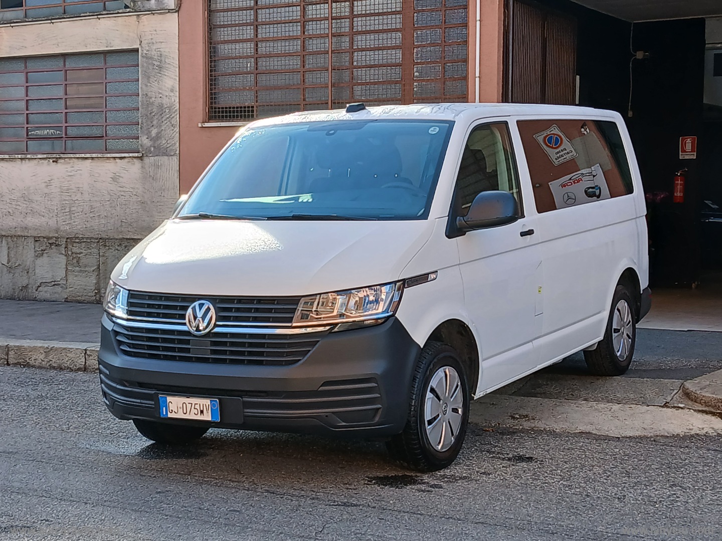 Caravelle 2.0 TDI 110 CV 9 POSTI IVA ESPOSTA - immagine 3
