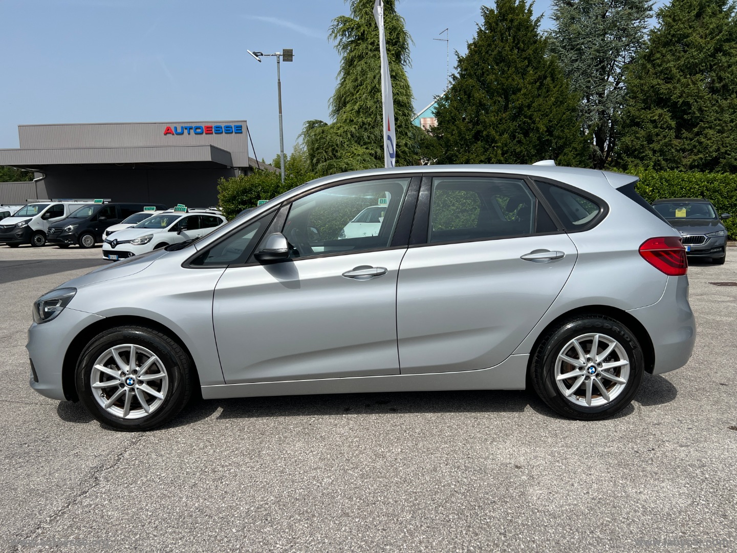 218d Active Tourer Advantage AUT. - immagine 3