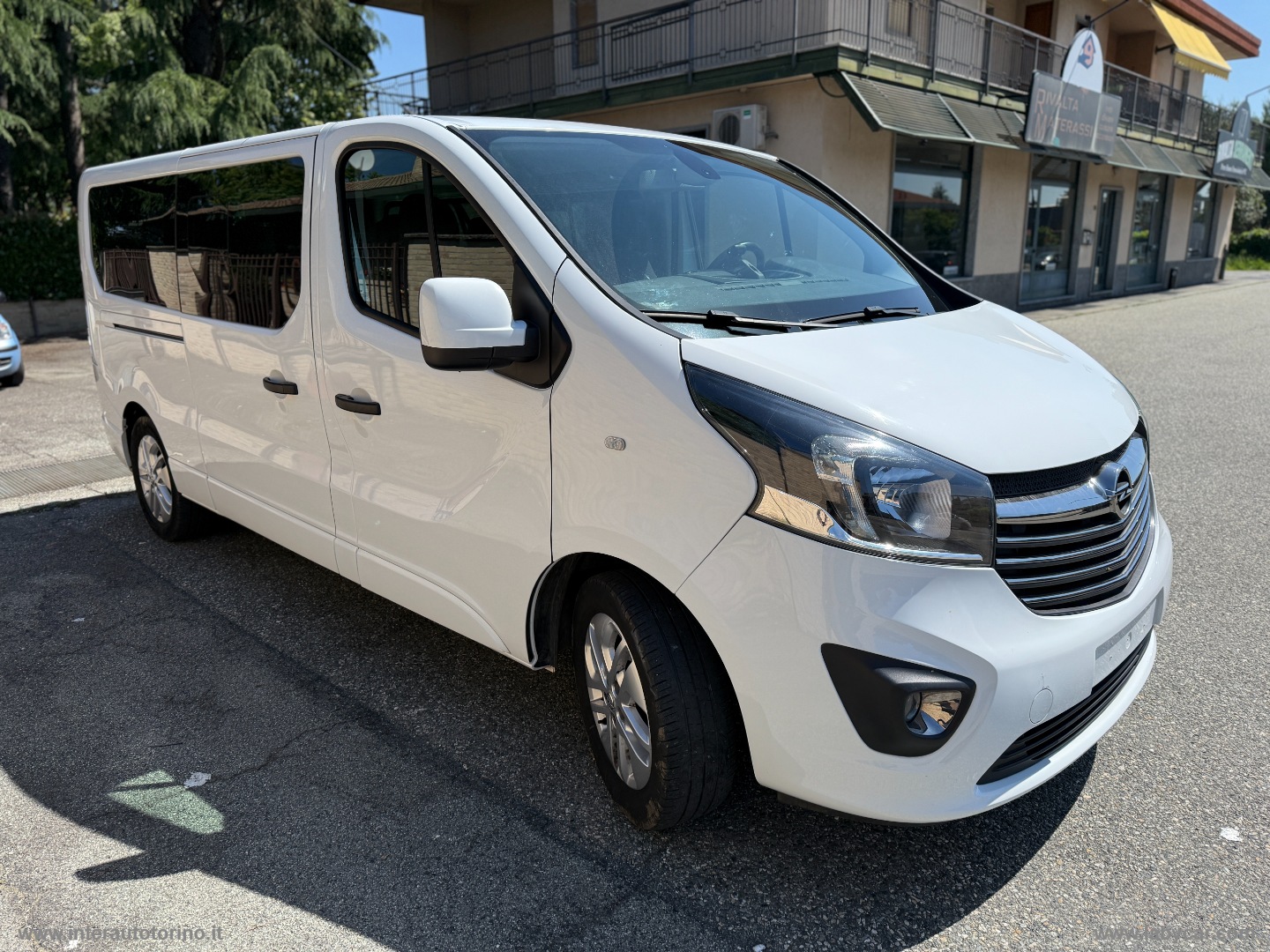 Vivaro 29 1.6 BiT.145 EcoF. PC-TN PASSO LUNGO - immagine 3