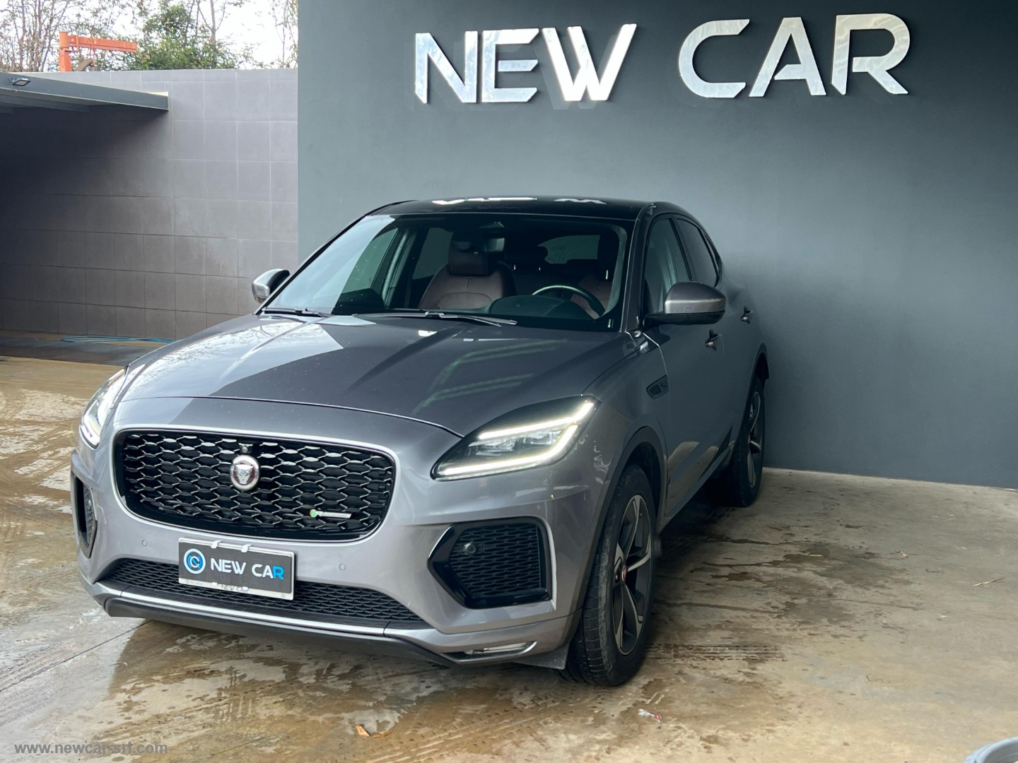 E-Pace 2.0D I4 163 CV AWD Auto - immagine 3
