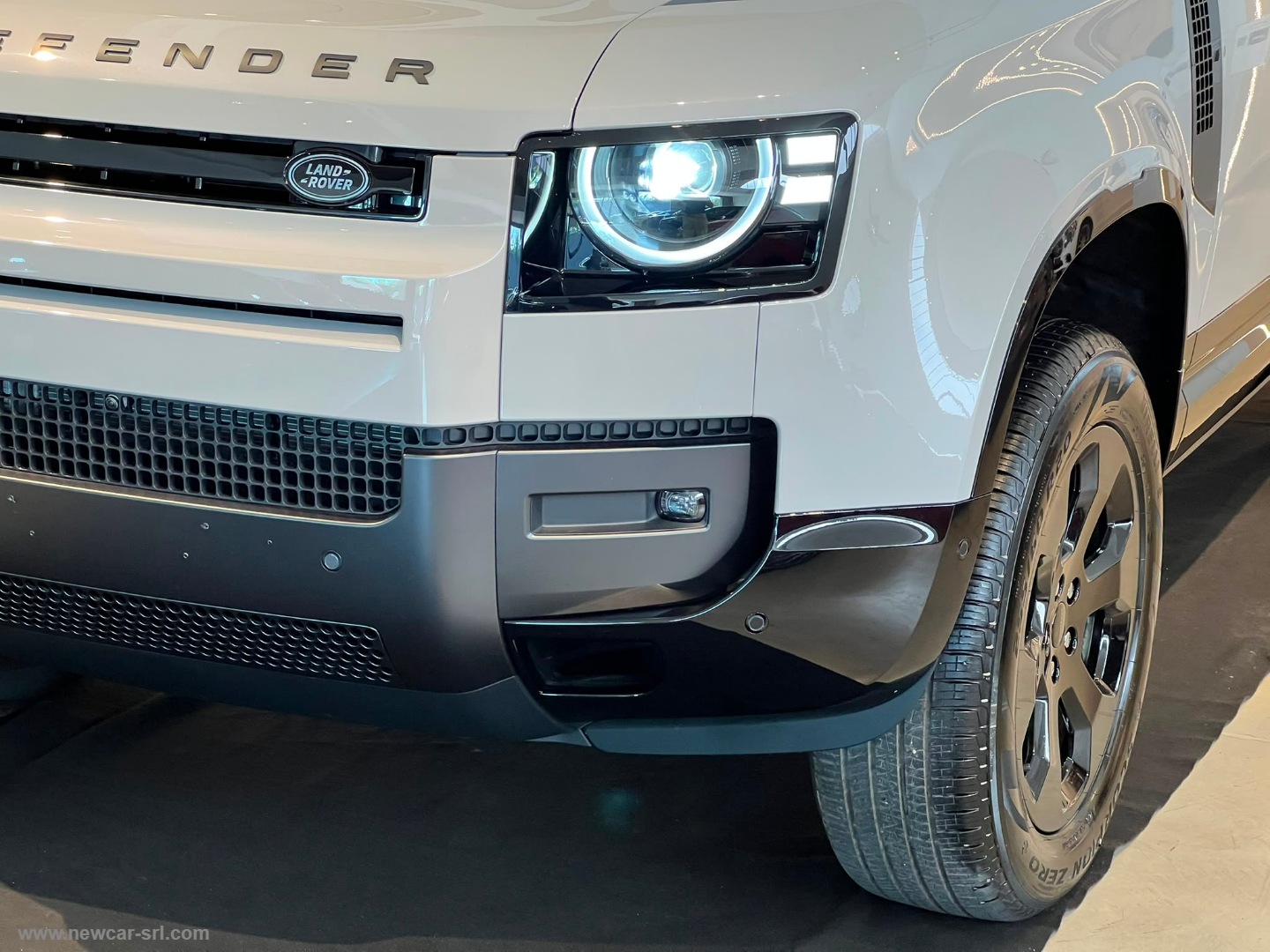 Defender 110 3.0D I6 250 AWD X-Dyn.SE N1 - immagine 3