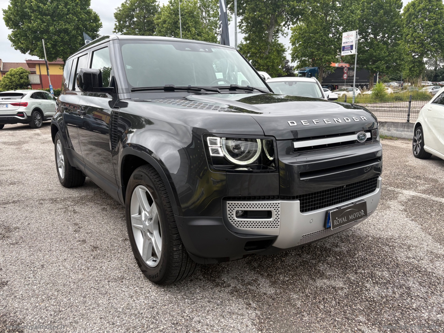 Defender 110 3.0D I6 250 CV AWD Auto - immagine 3