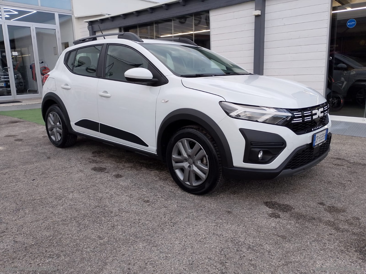 Sandero Stepway 1.0 TCe ECO-G Expression SOLO 20.000 KM - immagine 3