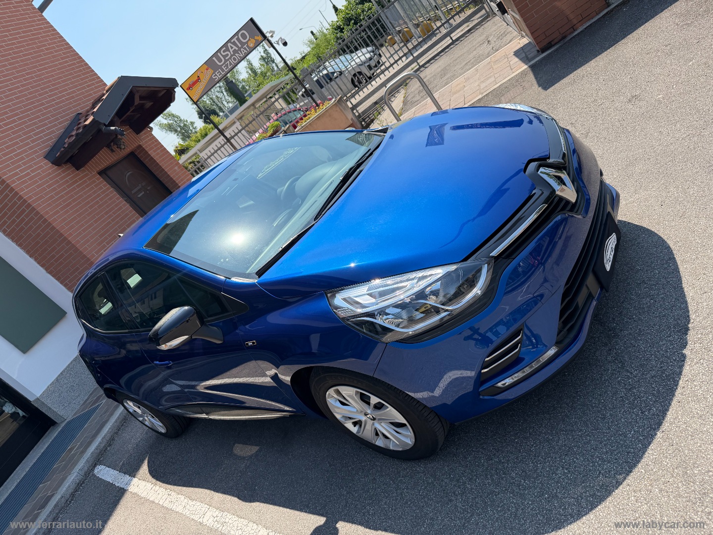 Clio TCe 12V 75CV 5p. Moschino Life - immagine 3