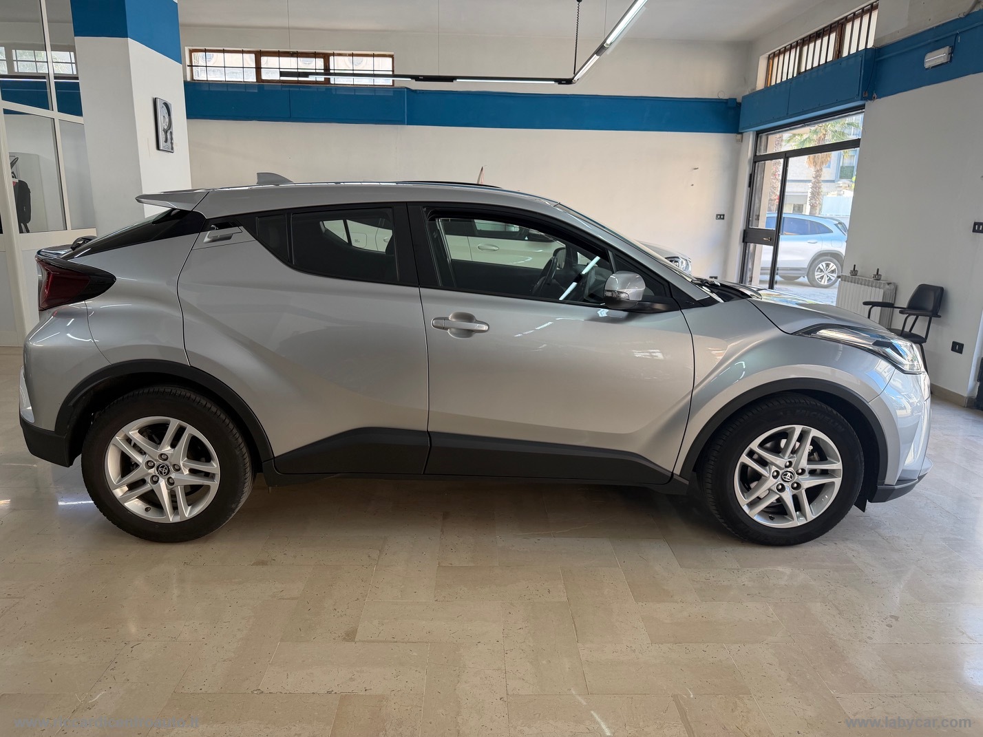C-HR 1.8 Hybrid E-CVT Active - immagine 3
