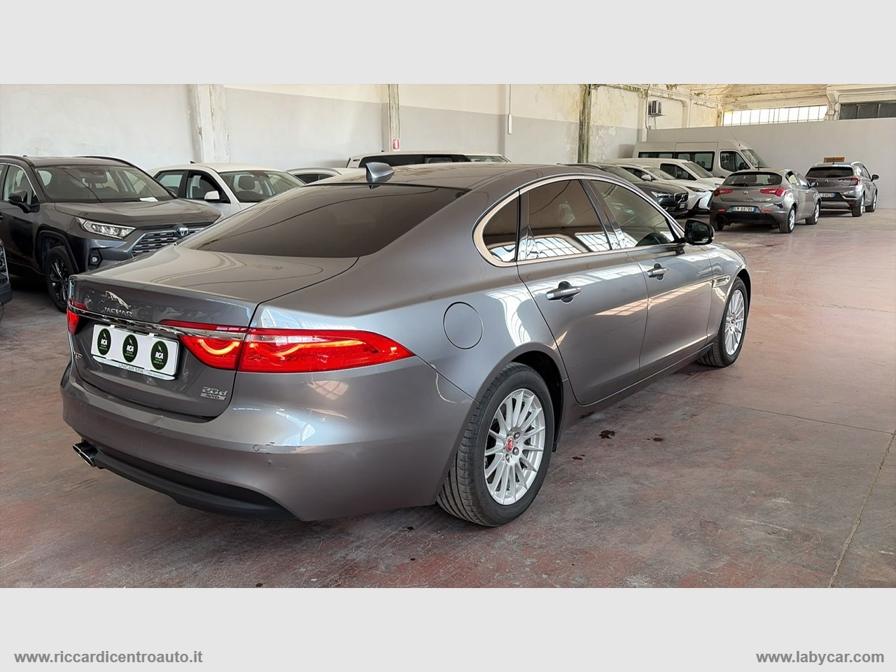 XF 2.0 D 180 CV AWD aut. Prestige - immagine 3