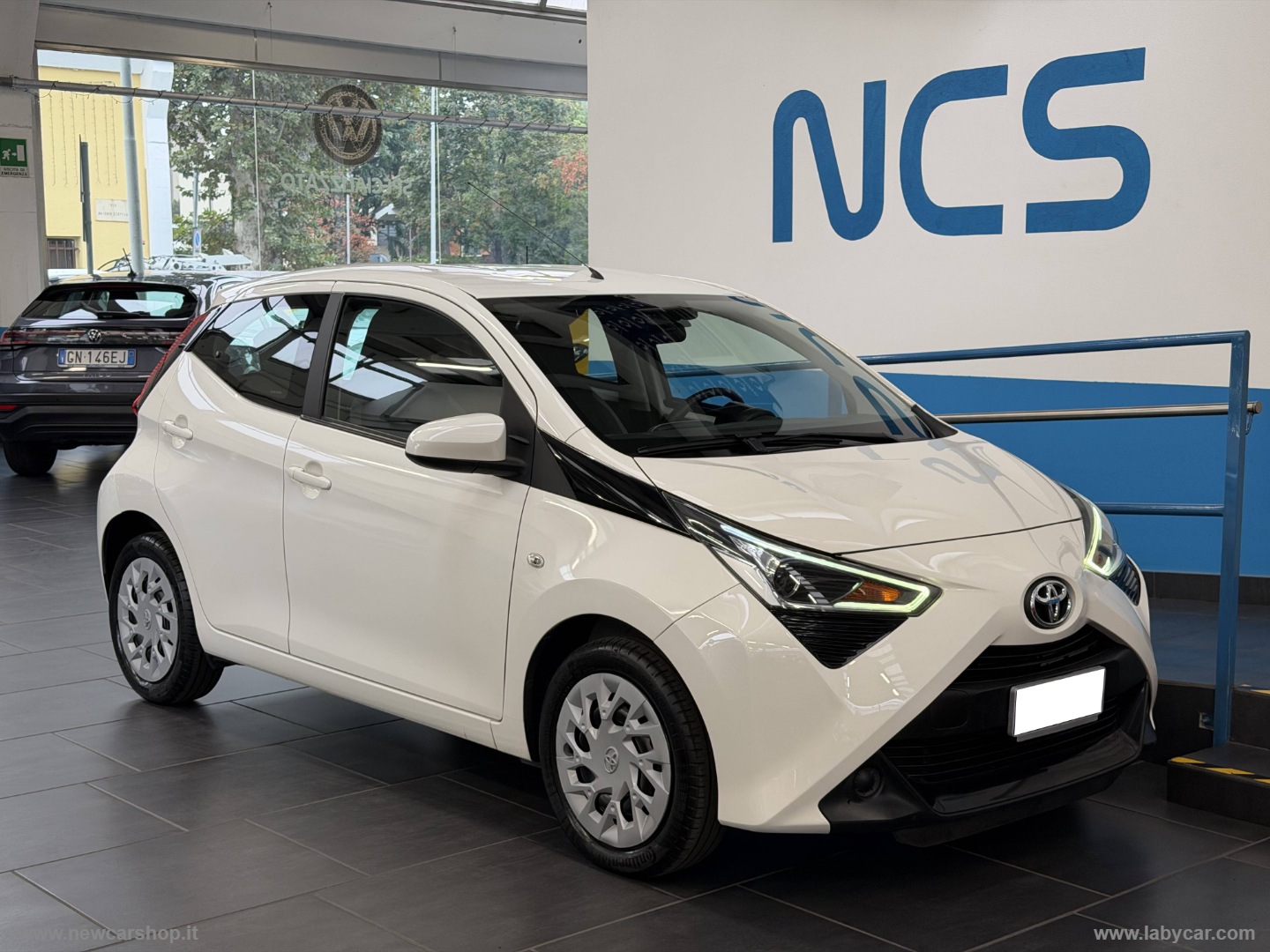 Aygo 1.0 VVT-i 72 CV 5p. x-play NEOPATENTATI - immagine 3