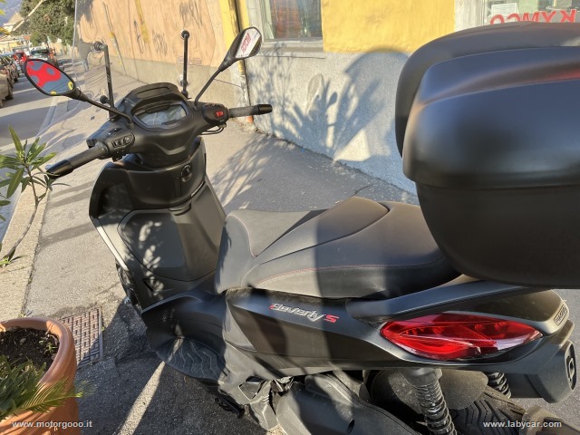 BEVERLY 300 S M.Y - immagine 3
