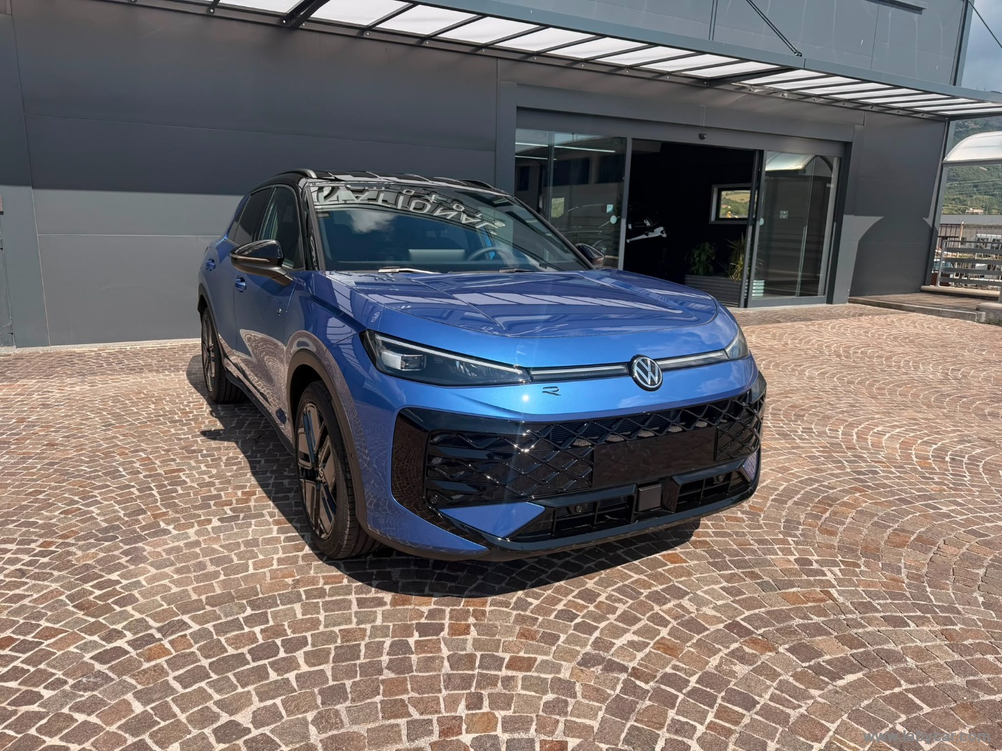 Volkswagen T-Roc 1.5 eTSI ACT 150 CV DSG R-Line - Immagine 3