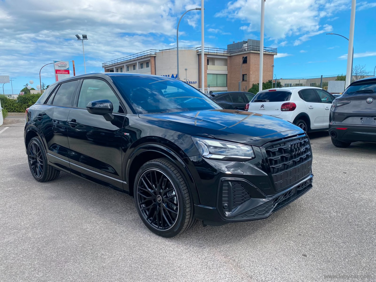 Audi Q2 35 TDI S tronic Identity Black - Immagine 3
