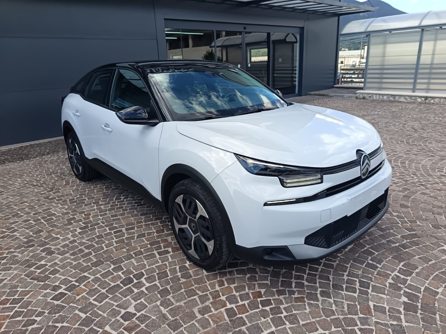 Citroën C4 Hybrid 145 e-DCS6 Plus - Immagine 3