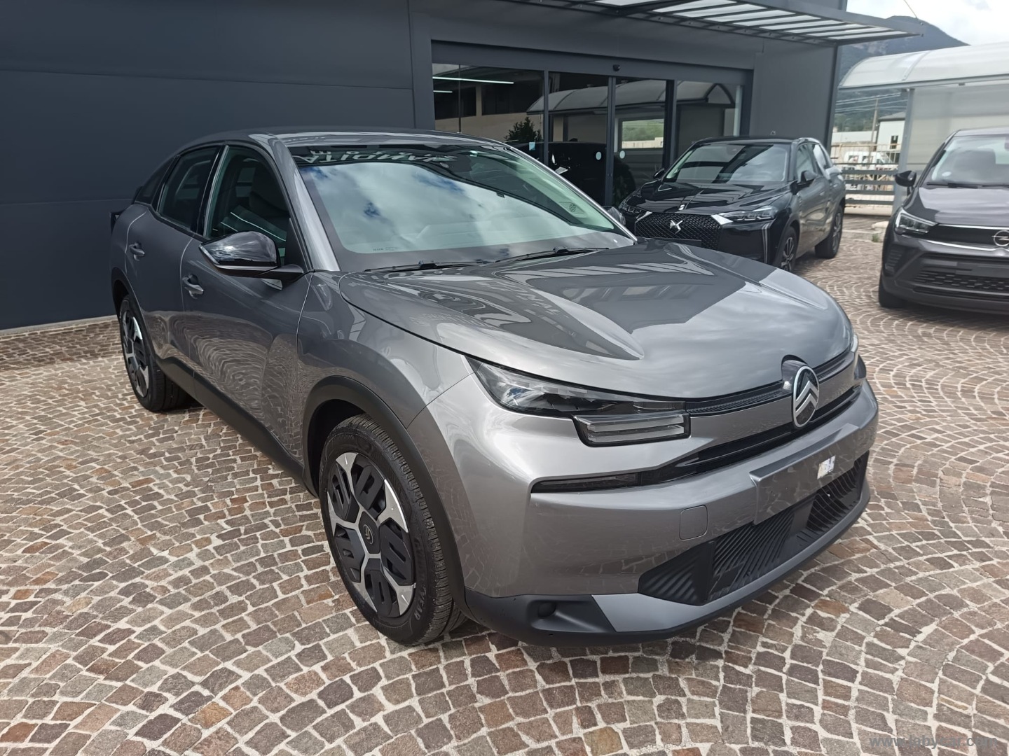 Citroën C4 Hybrid 145 e-DCS6 Plus - Immagine 3