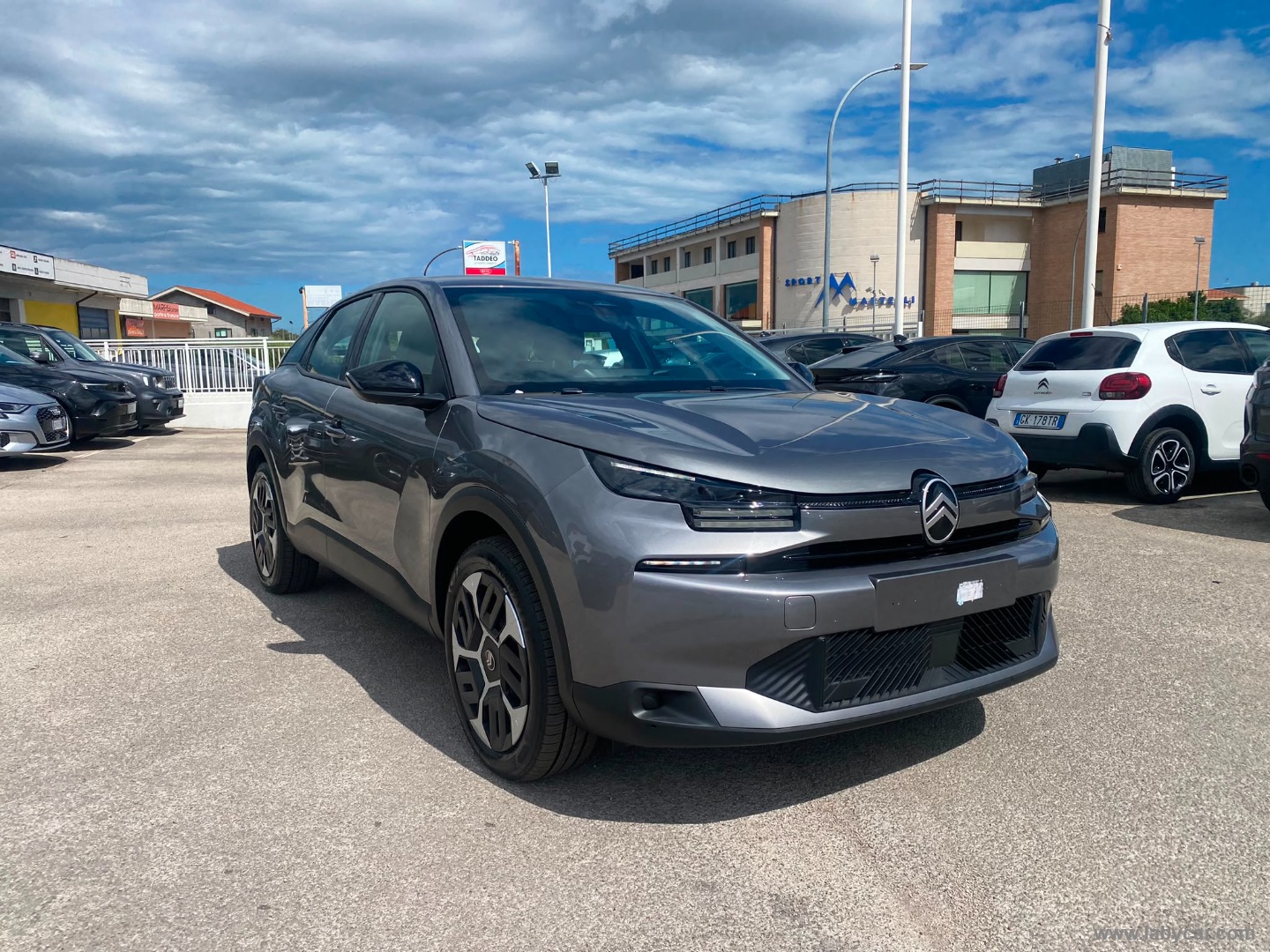 Citroën C4 Hybrid 145 e-DCS6 Plus - Immagine 3