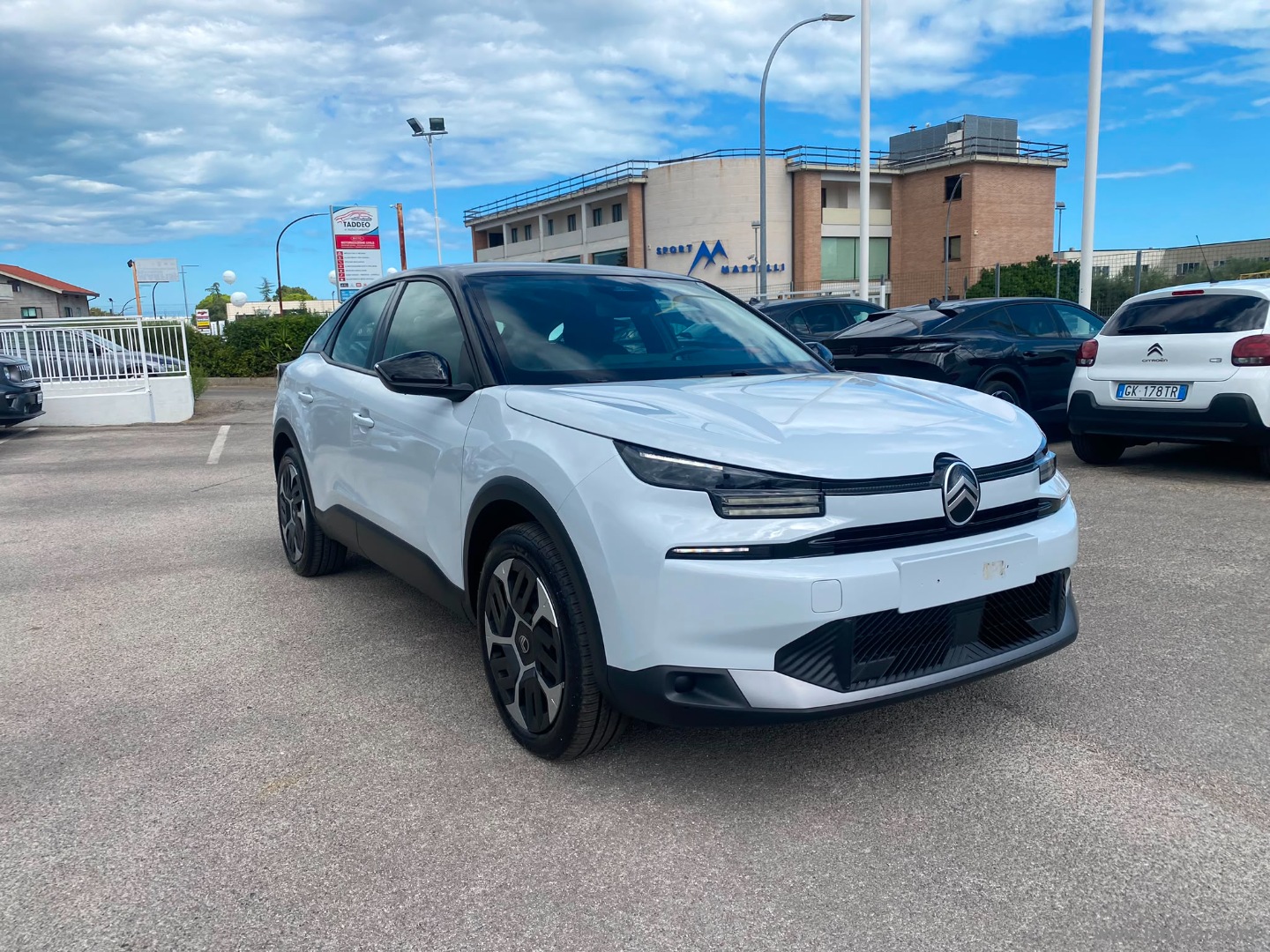 Citroën C4 Hybrid 145 e-DCS6 Plus - Immagine 3