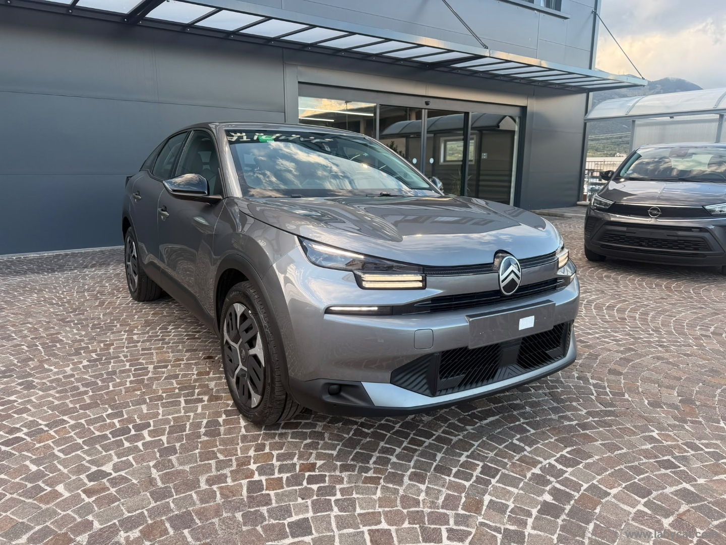 Citroën C4 Hybrid 145 e-DCS6 Plus - Immagine 3