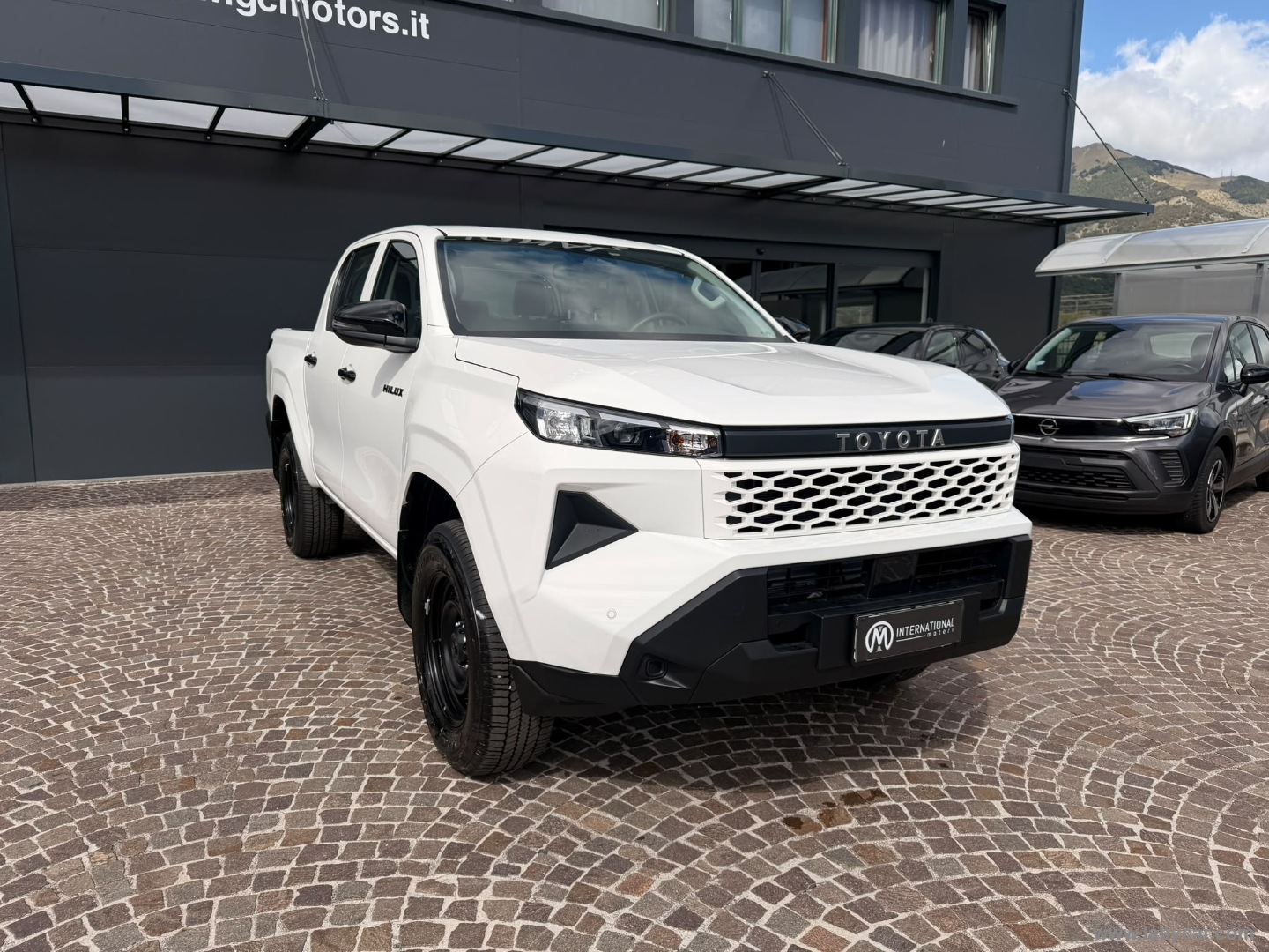 Toyota Hilux 2.8 D-4D 48V A/T 4WD DC Hilux - Immagine 3