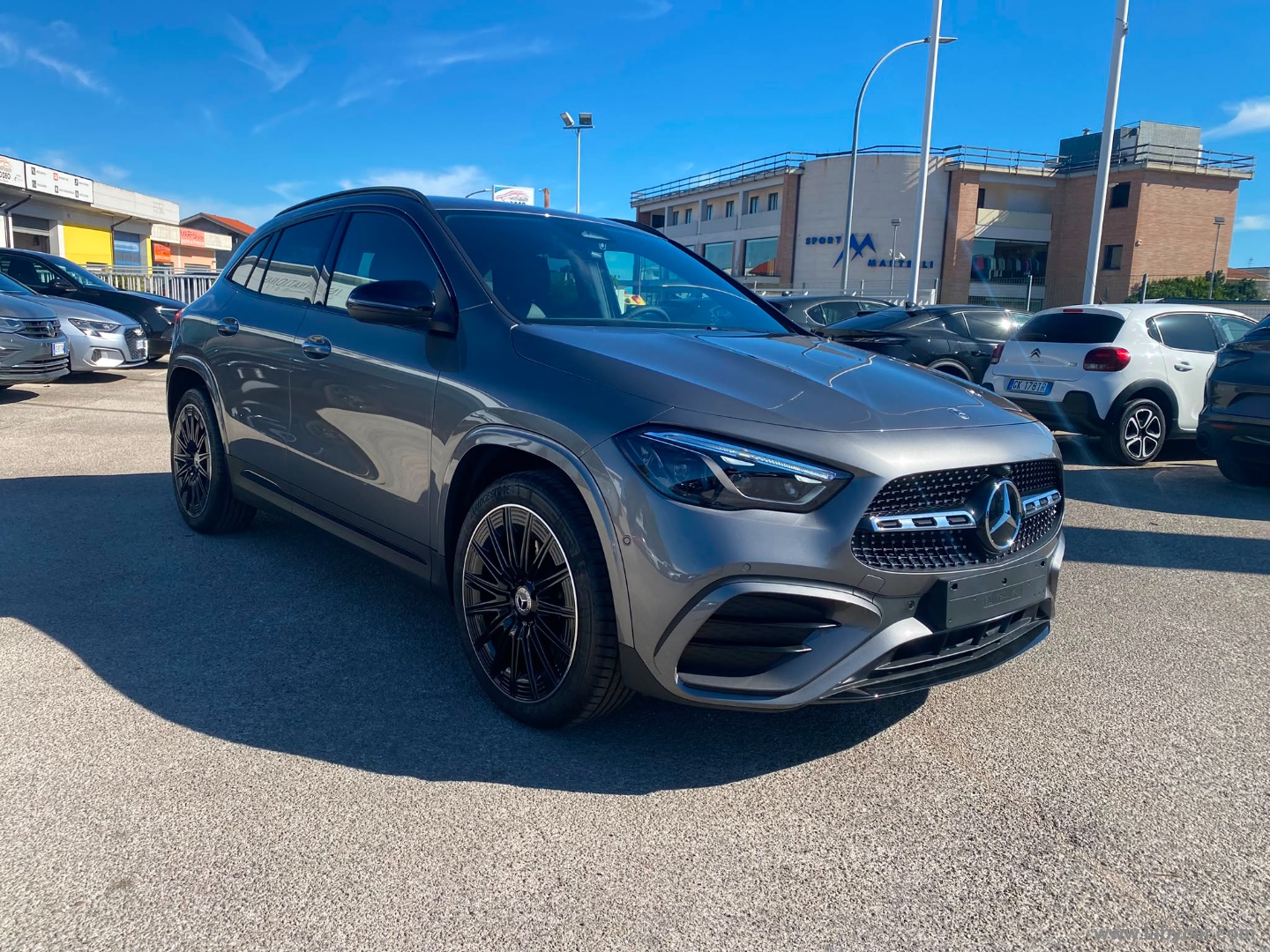 Mercedes-Benz Classe GLA 200 d Automatic AMG Line Extra - Immagine 3