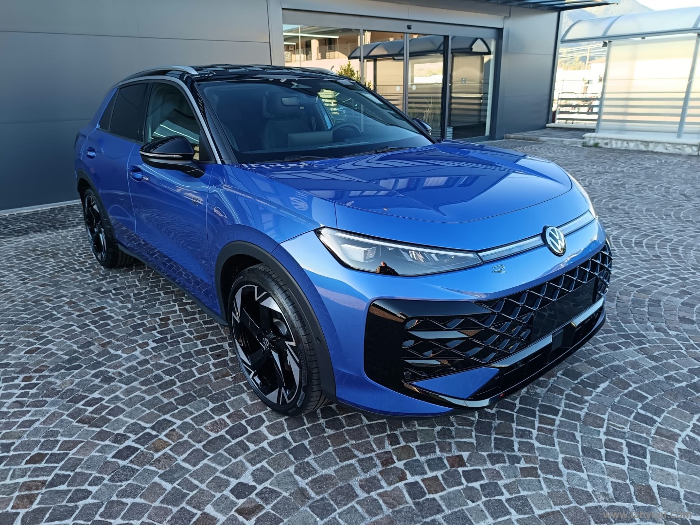 Volkswagen T-Roc 1.5 eTSI ACT 150 CV DSG R-Line - Immagine 3