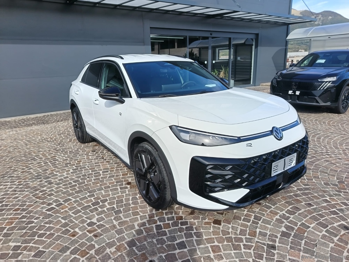 Volkswagen T-Roc 1.5 eTSI ACT 150 CV DSG R-Line - Immagine 3