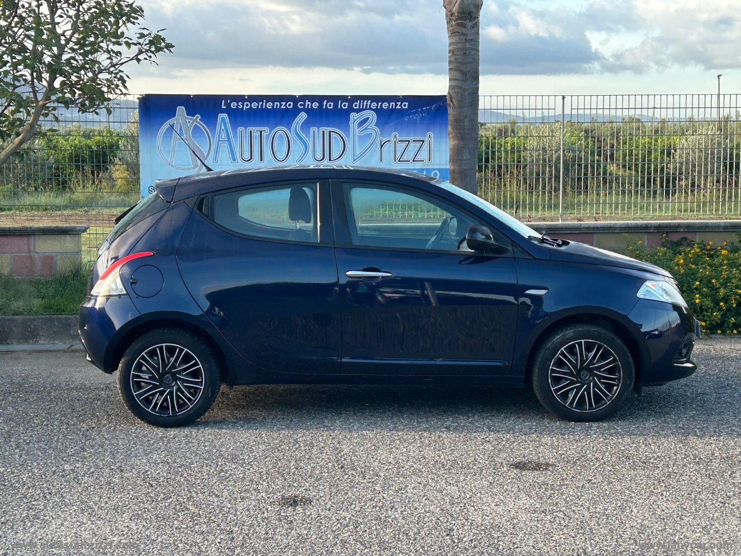 Ypsilon 1.2 69 CV 5p. S&S Gold - immagine 3