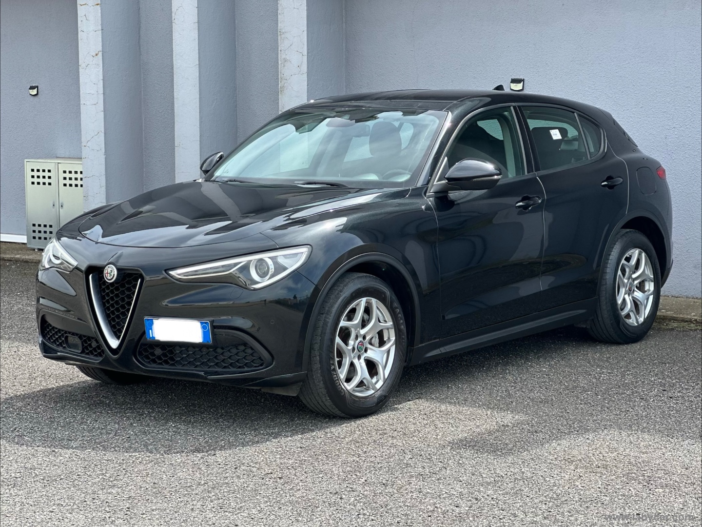 Stelvio 2.2 T.diesel 160CV AT8 RWD R.Ed. - immagine 3