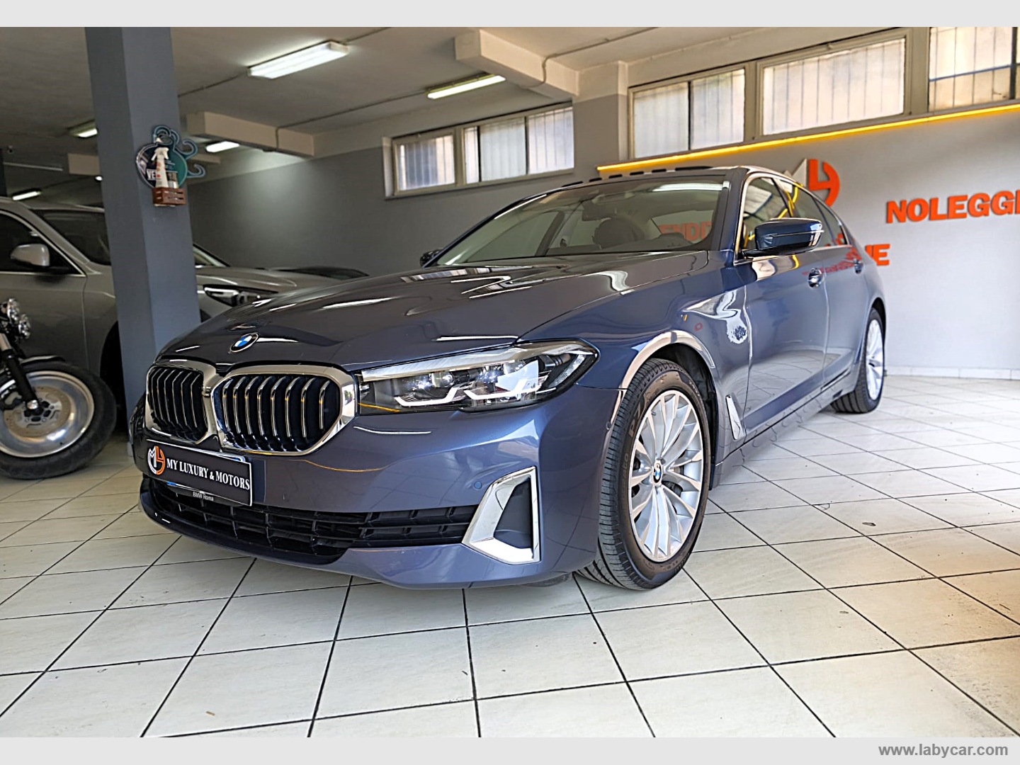 530d 48V LUXURY LINE 2022*24.000KM - immagine 3