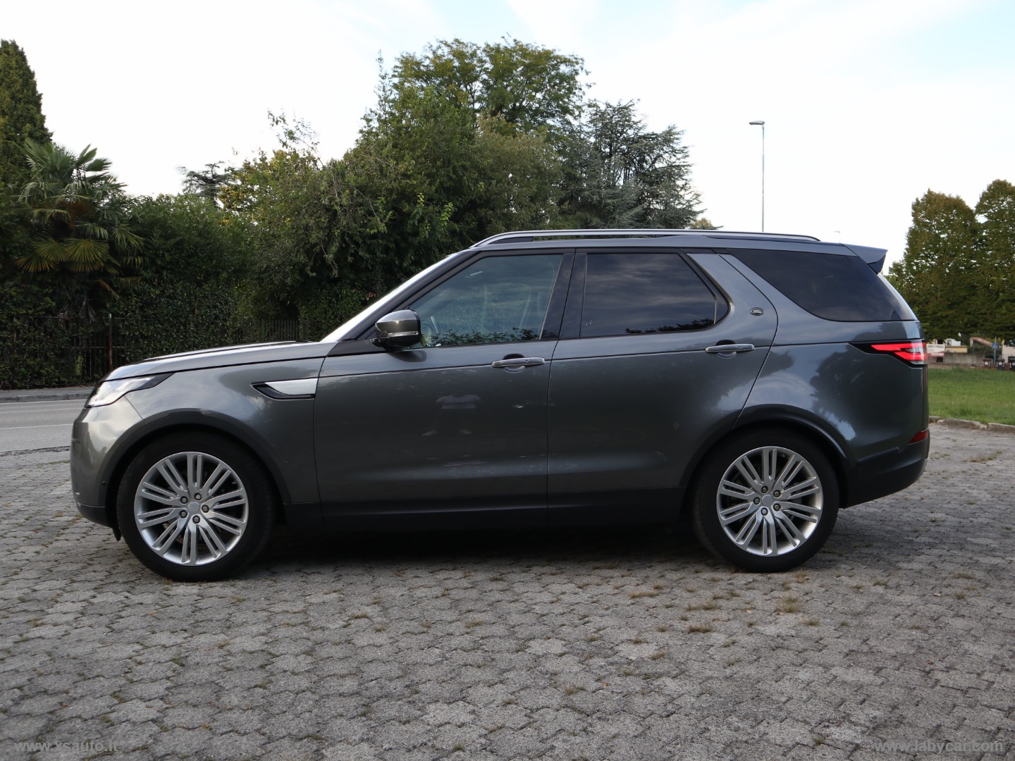 Discovery 3.0 TD6 249 CV HSE Luxury 7 POSTI - immagine 3
