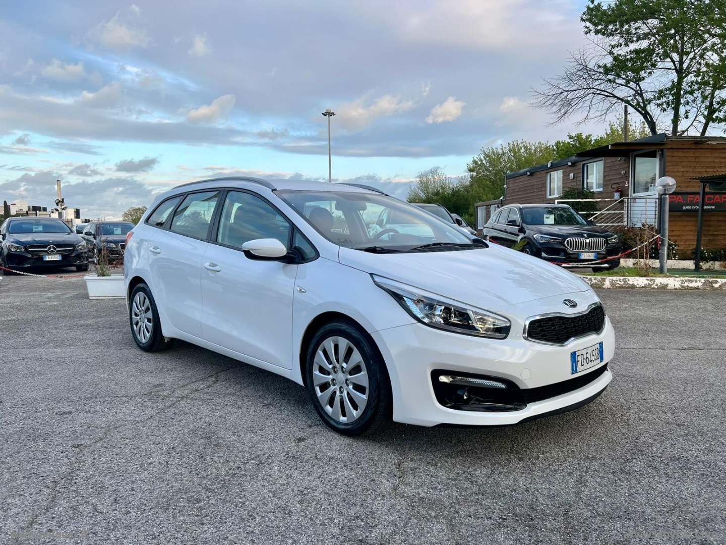 cee d 1.6 CRDi 110 CV SW Active - immagine 3