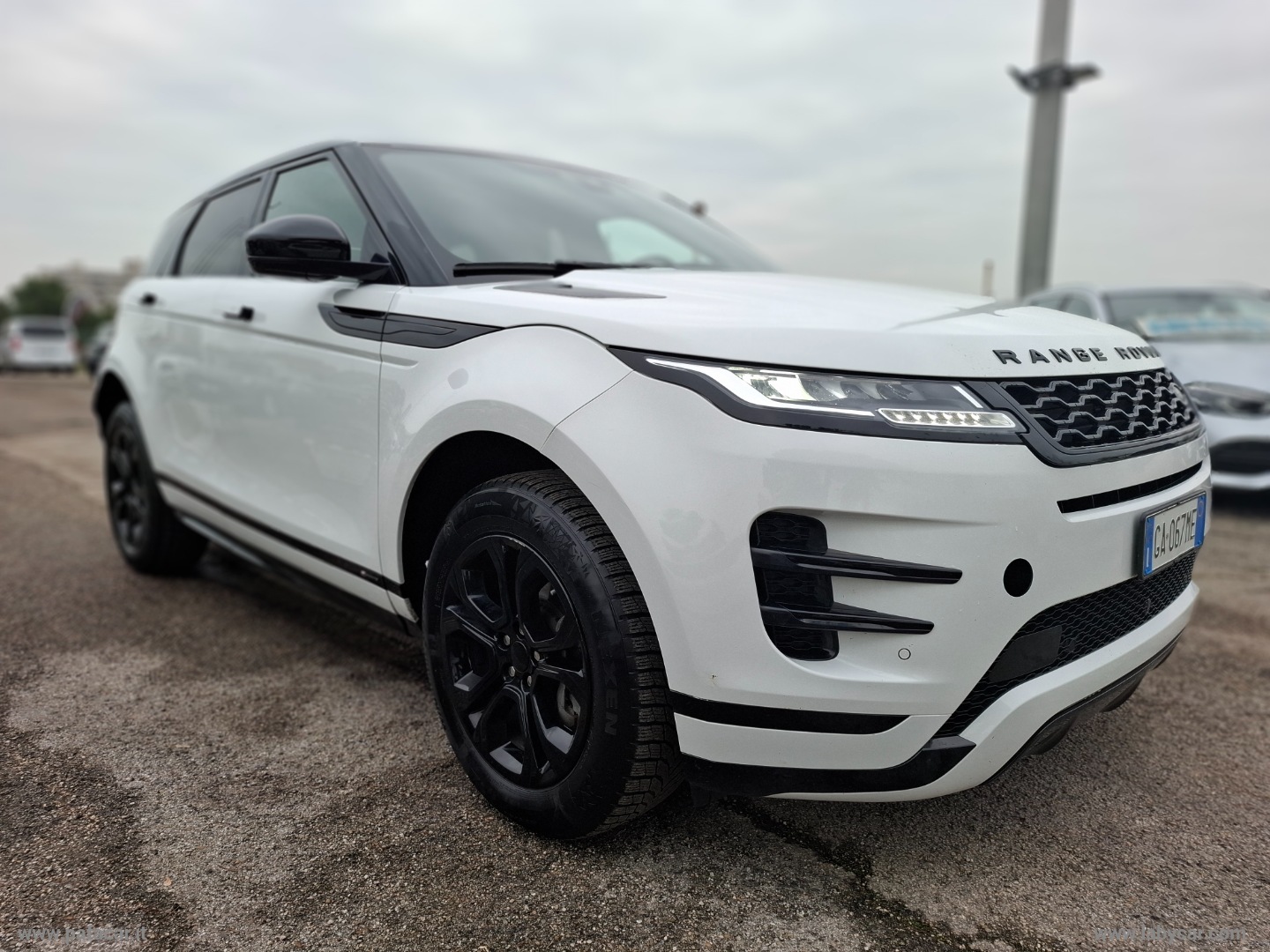 RR Evoque 2.0D L.Flw 150 CV R-Dynamic S - immagine 3