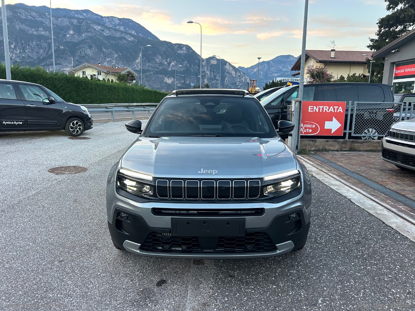 Avenger 1.2 Turbo 110CV e-Hybr. Summit VERNICE BICOLORE GRIGIO GRANITE/TETTO NERO - immagine 3