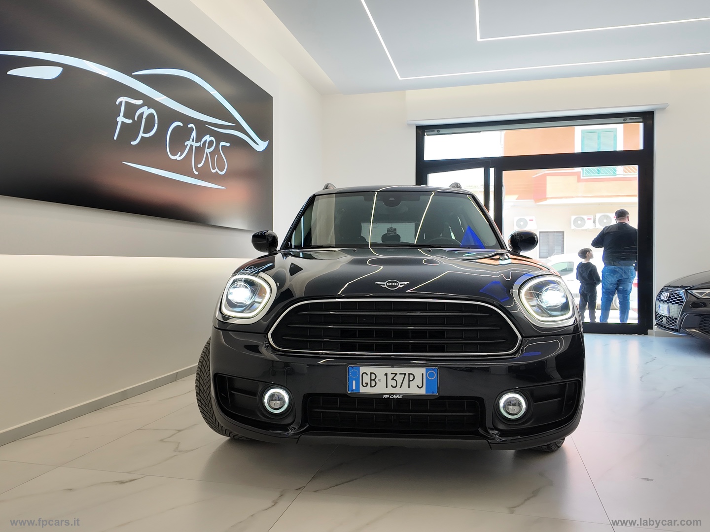 Mini Cooper D Business Countryman Aut. - immagine 3