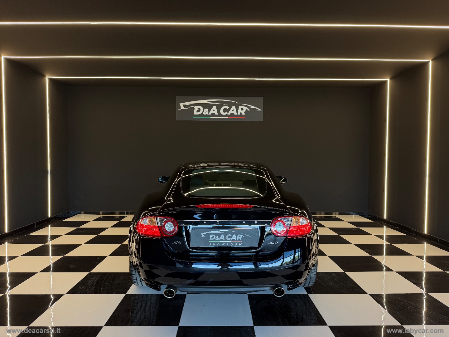 XK 4.2 V8 Coupé - immagine 3