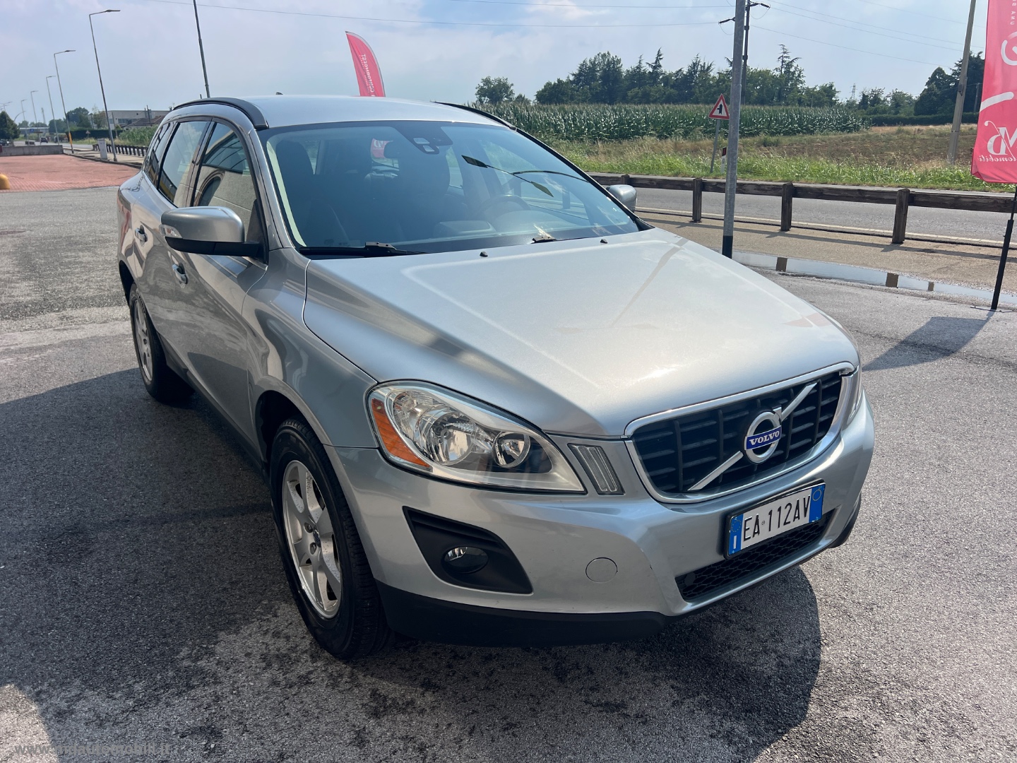 XC60 2.4 D 163CV AWD Geartronic Momentum MOLTO BEN TENUTA - immagine 3