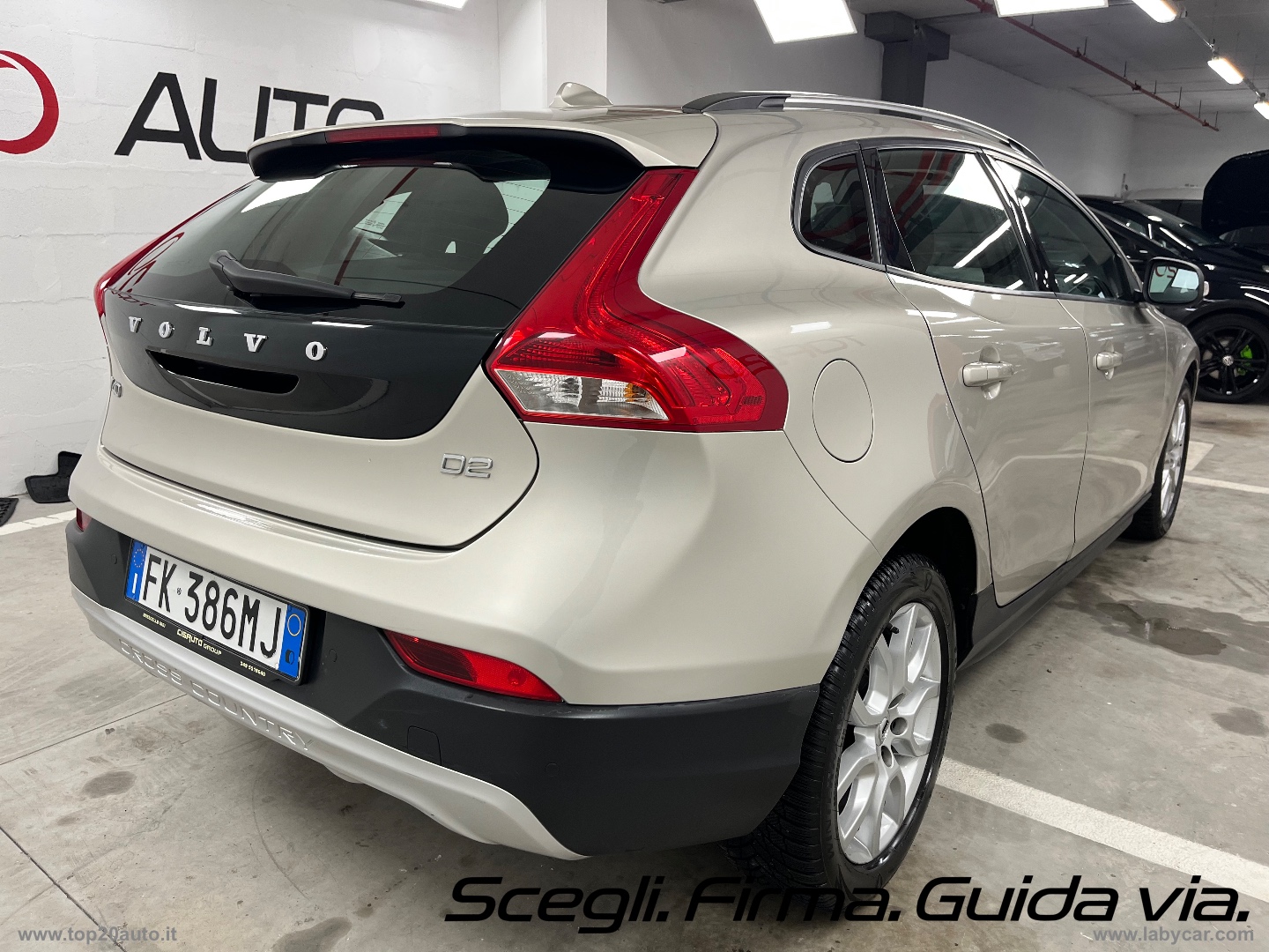 V40 Cross Country D2 Geartronic Business - immagine 3
